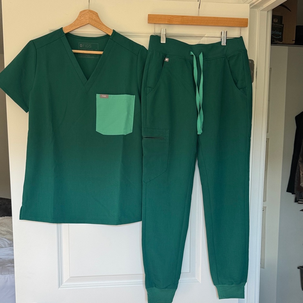 Figs Top & Bottom Scrub Set